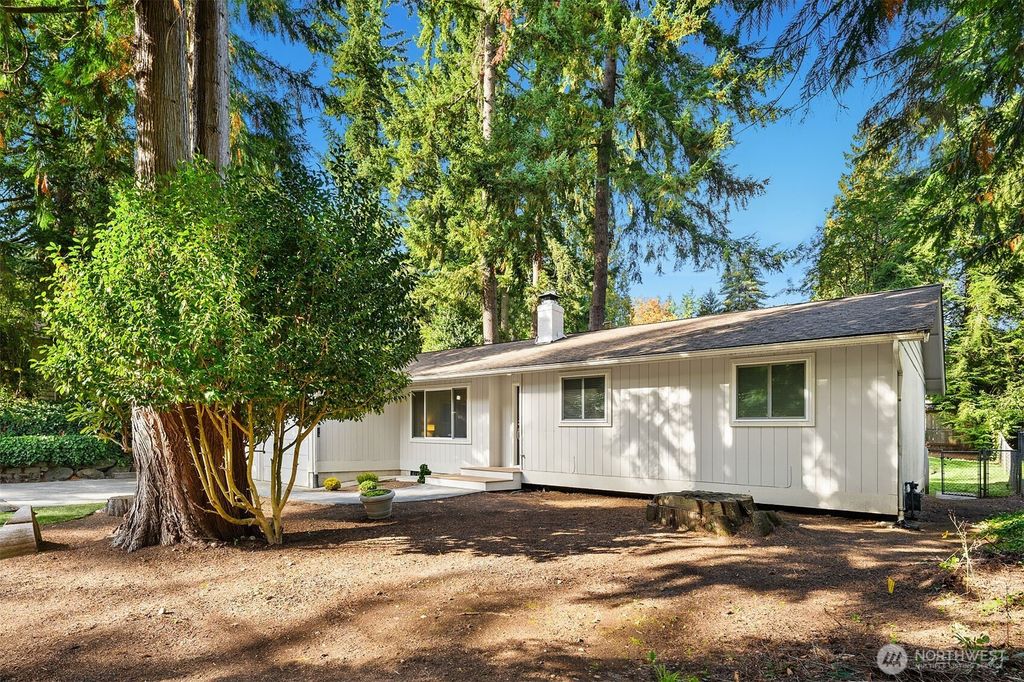 Photo of 7802 NE 140th Place, Kirkland, WA 98034 (MLS # 2449102)