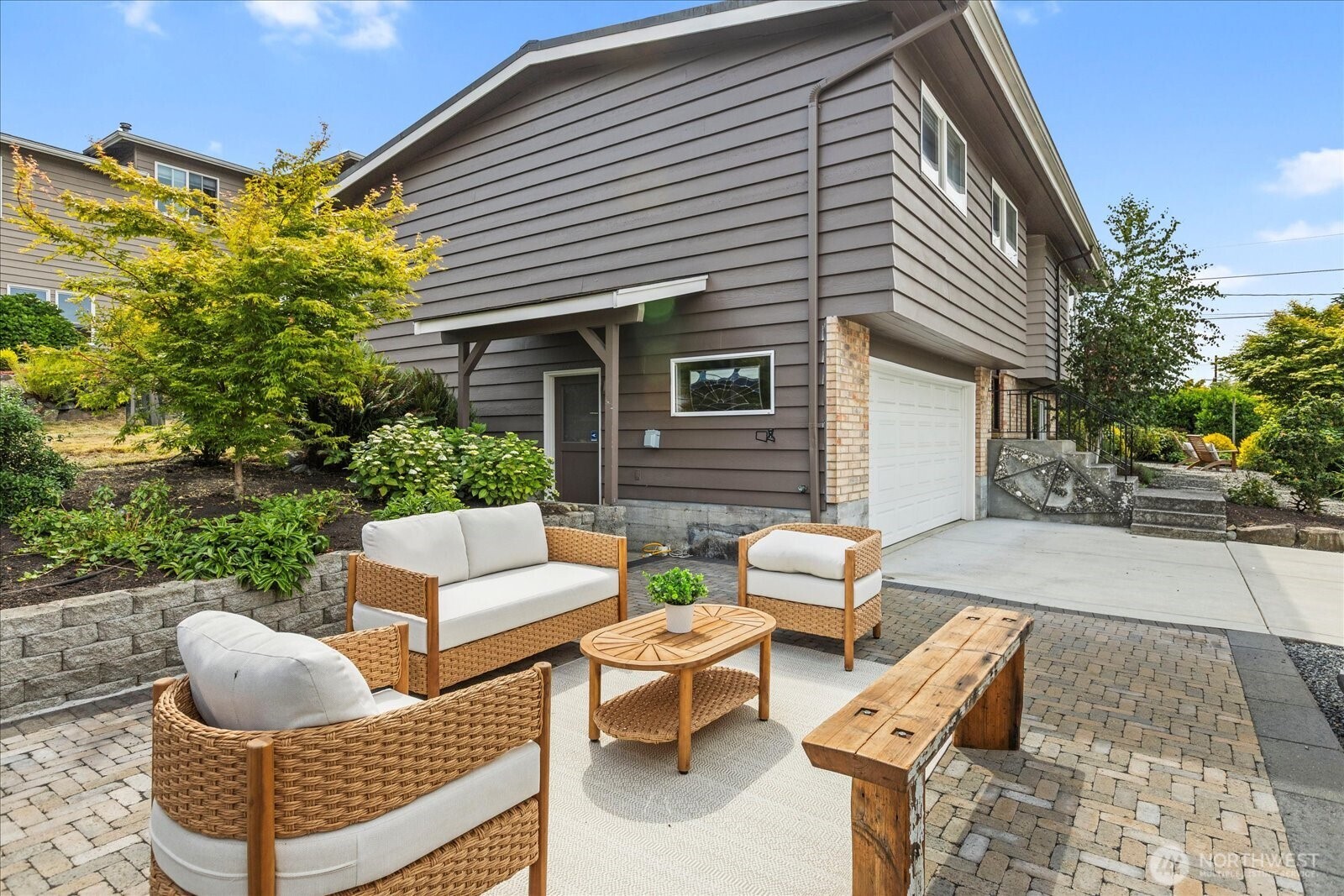 206 8th Avenue N