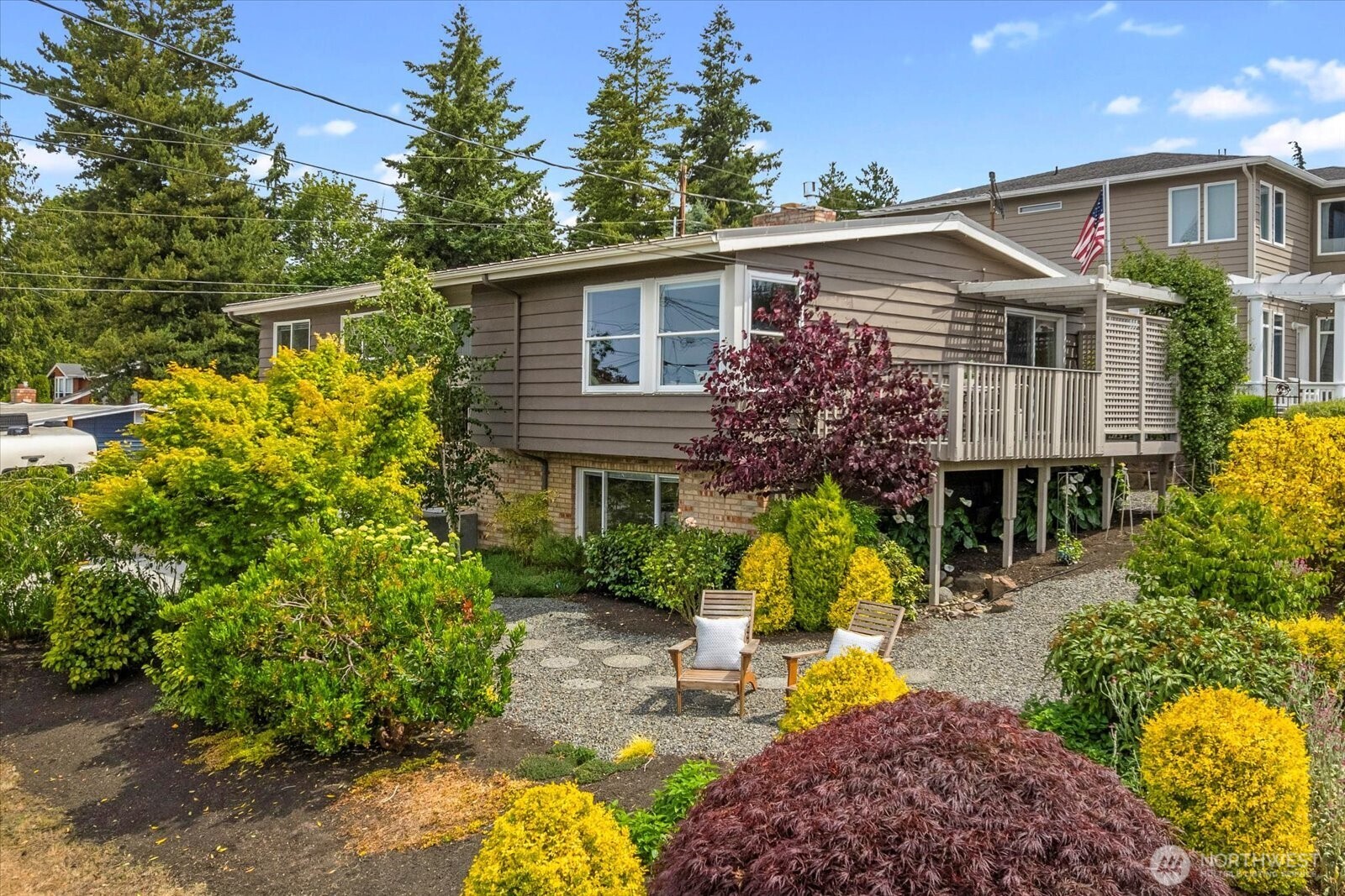 206 8th Avenue N