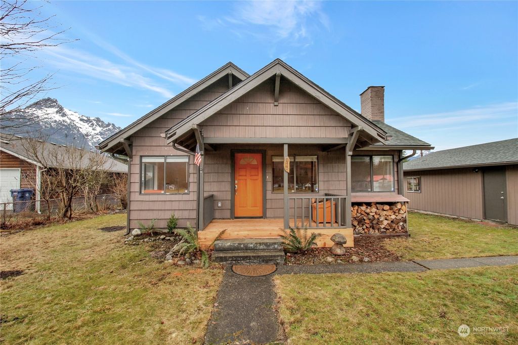 Photo of 845 Givens Ave Ave, Darrington, WA 98241 (MLS # 2192129)