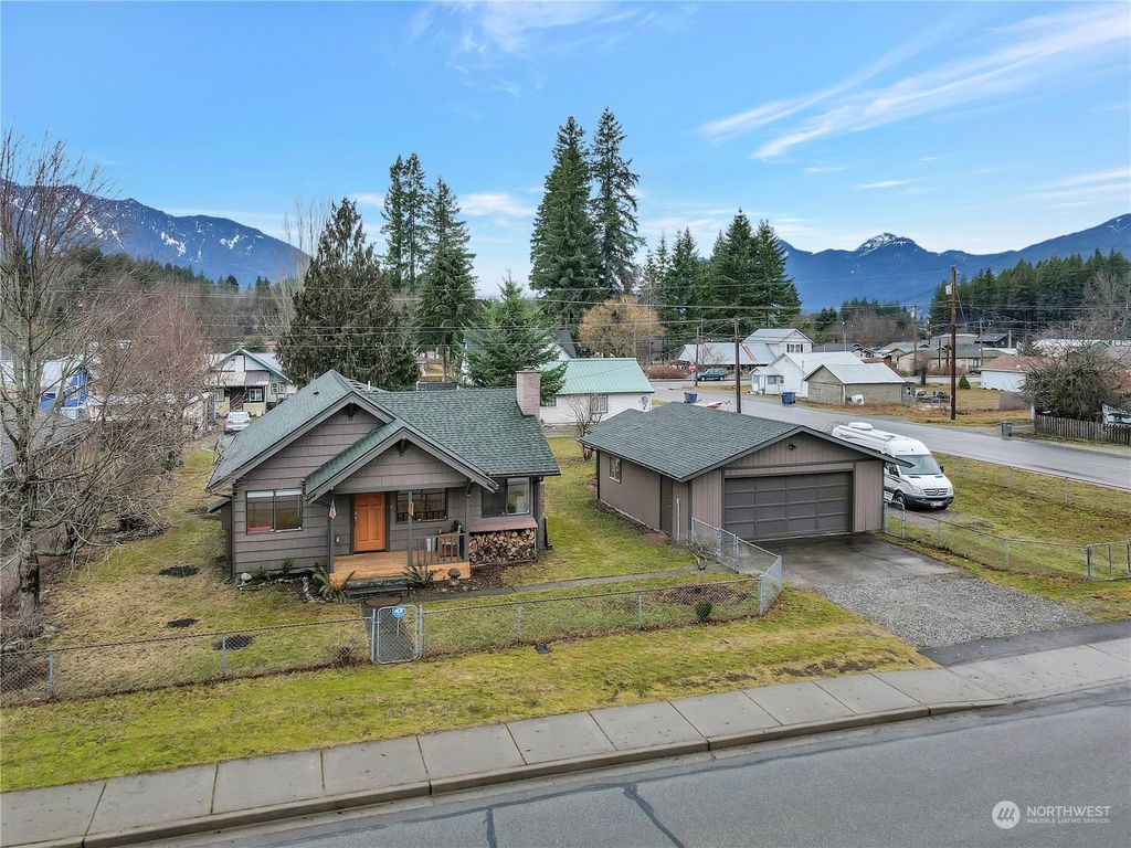 Photo of 845 Givens Ave Ave, Darrington, WA 98241 (MLS # 2192129)