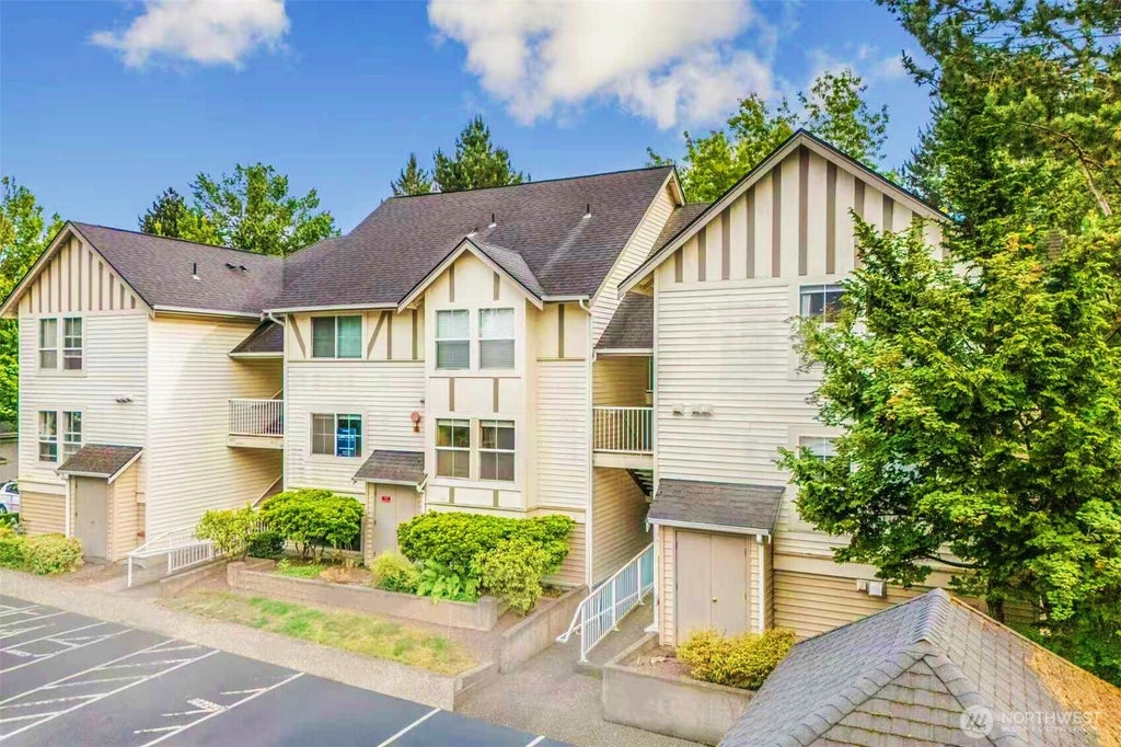 Photo of 4423 249th Terrace SE, Issaquah, WA 98029 (MLS # 2538291)