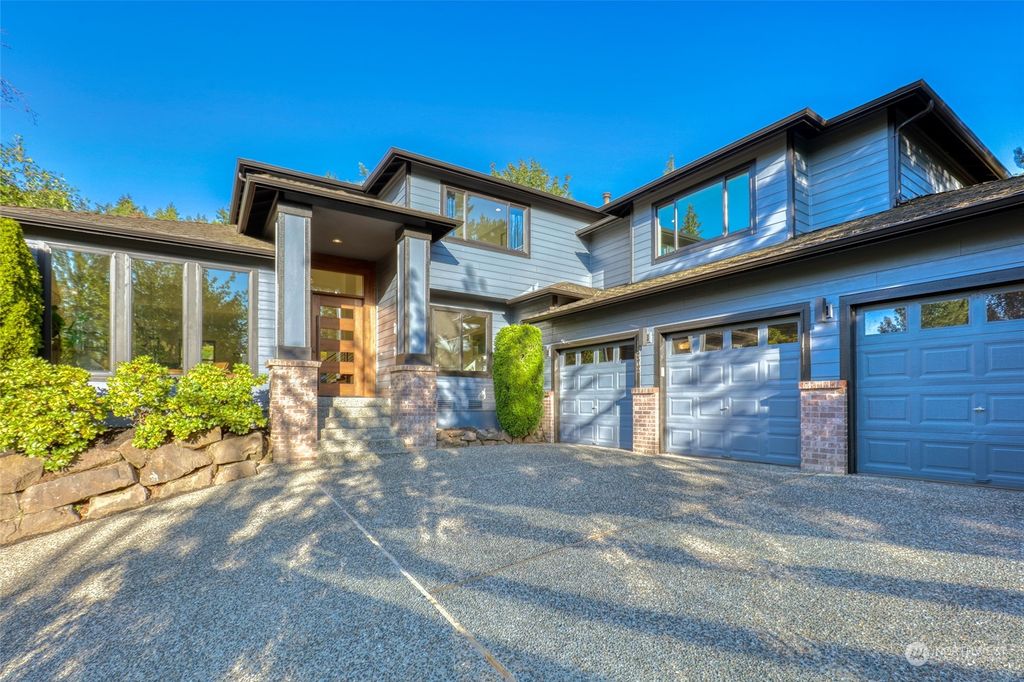 Photo of 15302 102nd Avenue NE, Bothell, WA 98011 (MLS # 2264613)