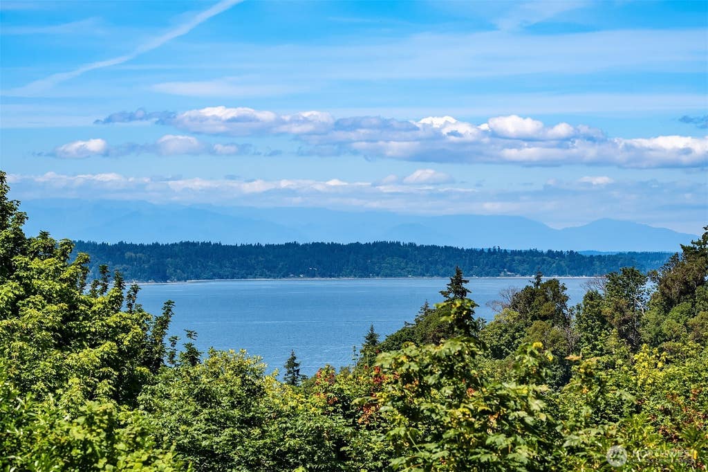 Photo of 604 SW 206th Street, Normandy Park, WA 98166 (MLS # 2560058)
