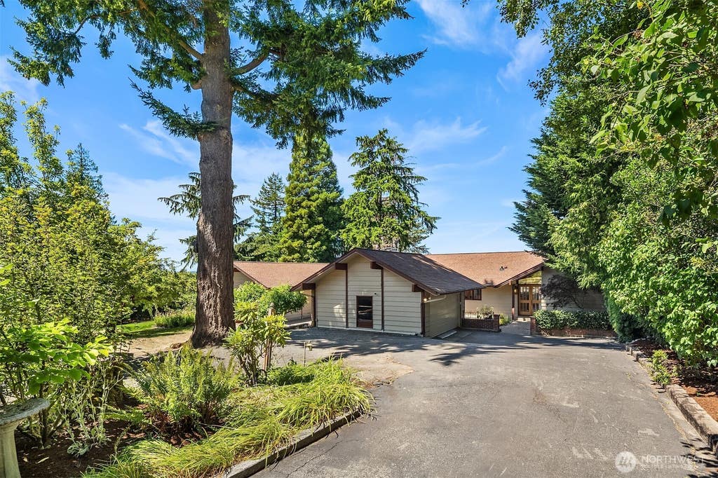 Photo of 604 SW 206th Street, Normandy Park, WA 98166 (MLS # 2560058)