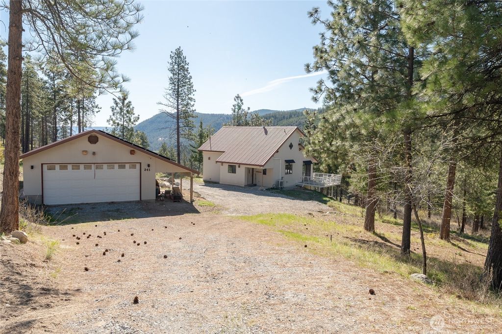 Photo of 241 Chickadee Mountain Lane, Chelan, WA 98816 (MLS # 2493426)
