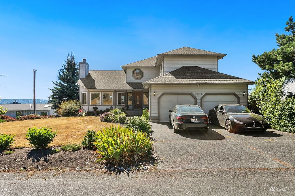 Photo of 7615 SE 113th Avenue, Newcastle, WA 98056 (MLS # 1989252)