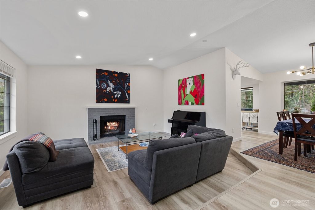 Photo of 1112 S 23rd Street, Renton, WA 98055 (MLS # 2490741)