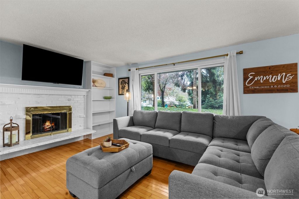 Photo of 20806 23rd Avenue W, Lynnwood, WA 98036 (MLS # 2501640)