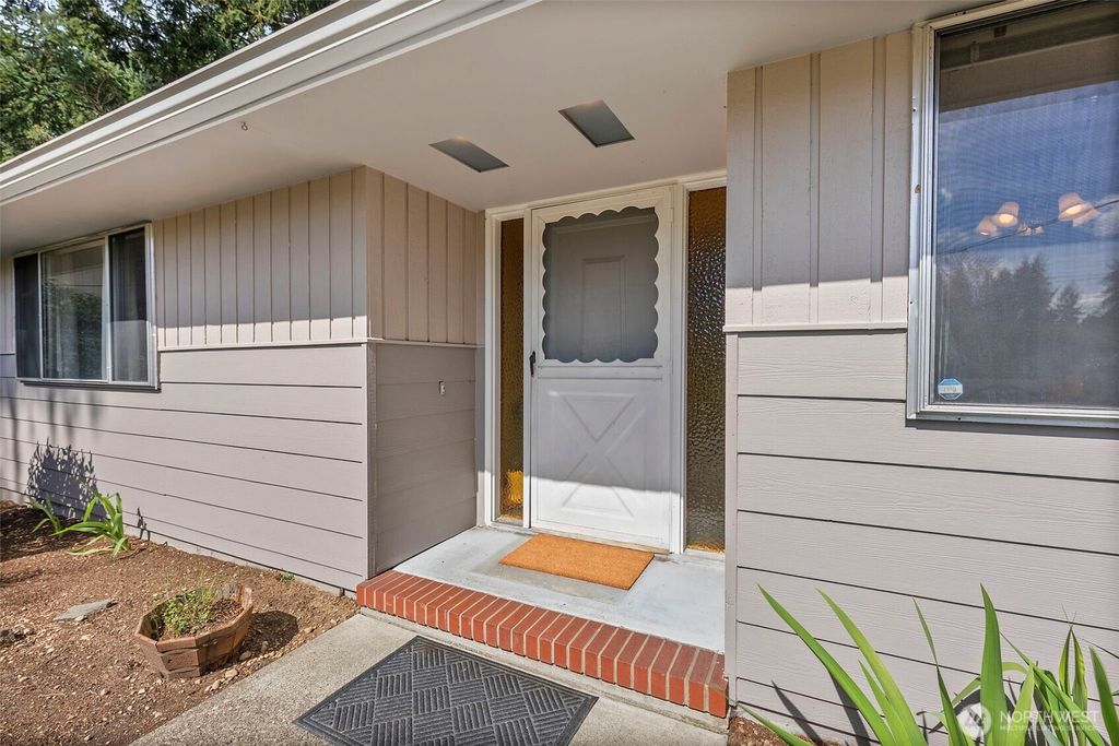 Photo of 10425 123rd Street Ct E, Puyallup, WA 98374 (MLS # 2498372)