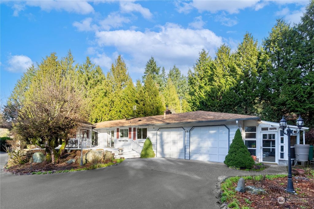 Photo of 21515 SE 28th Lane, Sammamish, WA 98075 (MLS # 2192974)