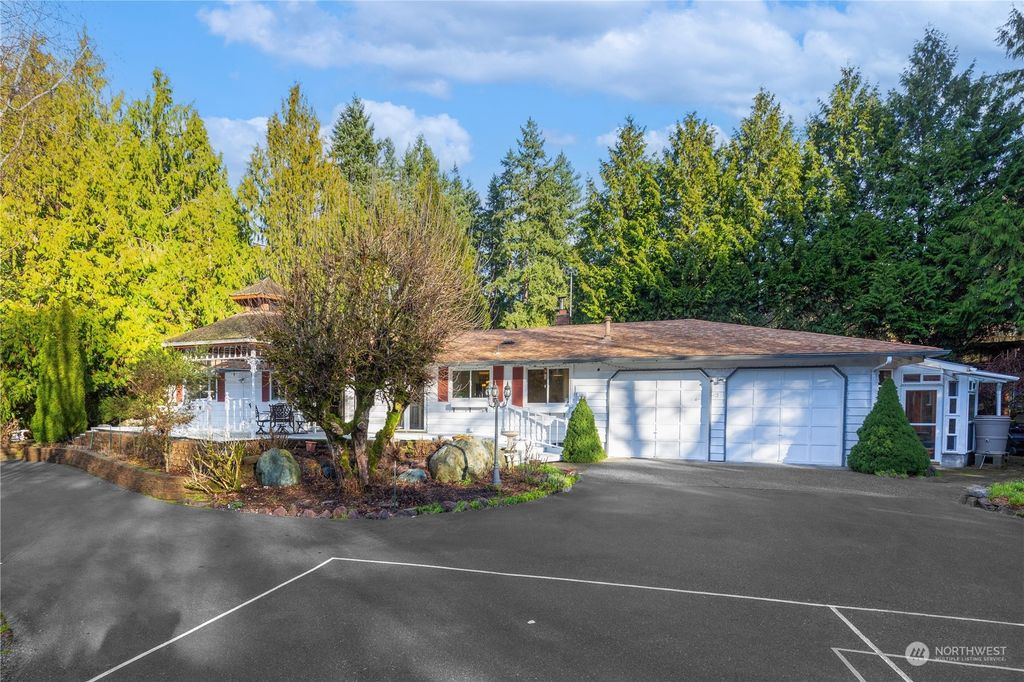 Photo of 21515 SE 28th Lane, Sammamish, WA 98075 (MLS # 2192974)