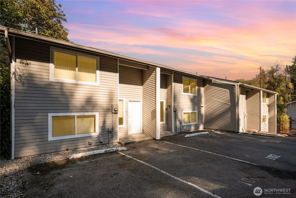 Photo of 31303 107th Place SE #F1, Auburn, WA 98092 (MLS # 2441328)