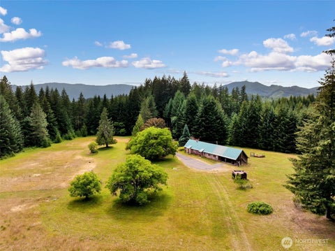 Photo of 211 Young Road, Underwood, WA 98605 (MLS # 2577938)
