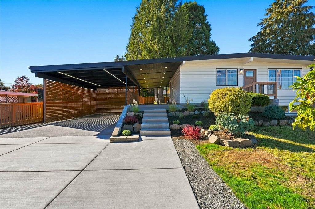 Photo of 17028 Larch Way, Lynnwood, WA 98037 (MLS # 2595348)