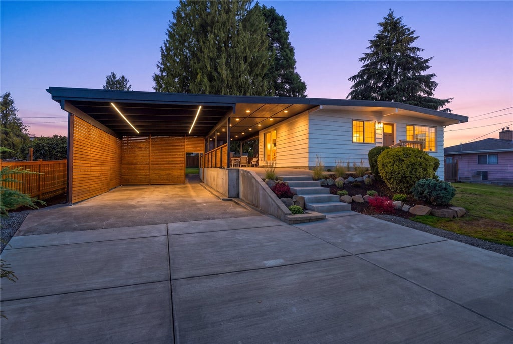 Photo of 17028 Larch Way, Lynnwood, WA 98037 (MLS # 2595348)