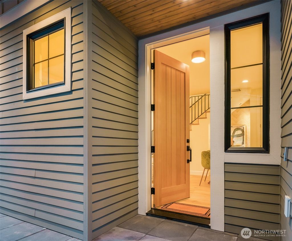 Photo of 2010 9th Street W, Kirkland, WA 98033 (MLS # 2429042)