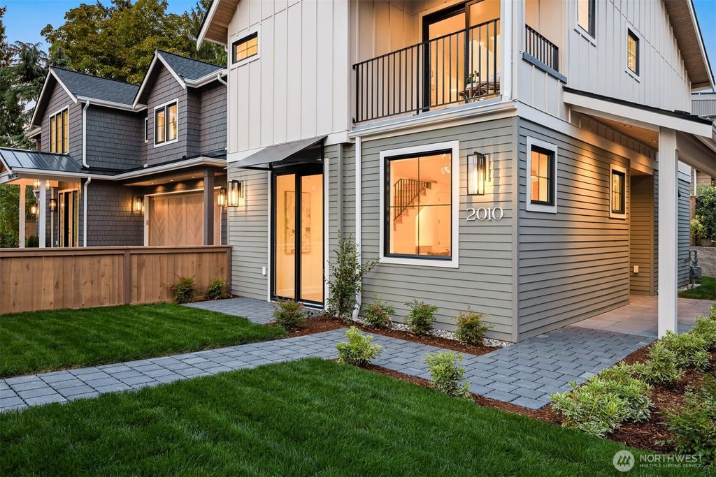 Photo of 2010 9th Street W, Kirkland, WA 98033 (MLS # 2429042)