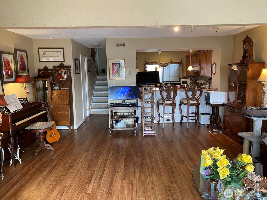 Photo of 321 SW 112th Street #202, Seattle, WA 98146 (MLS # 2357456)