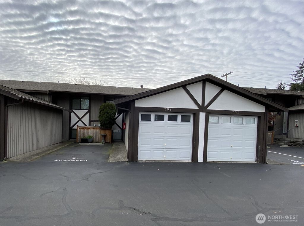 Photo of 321 SW 112th Street #202, Seattle, WA 98146 (MLS # 2357456)