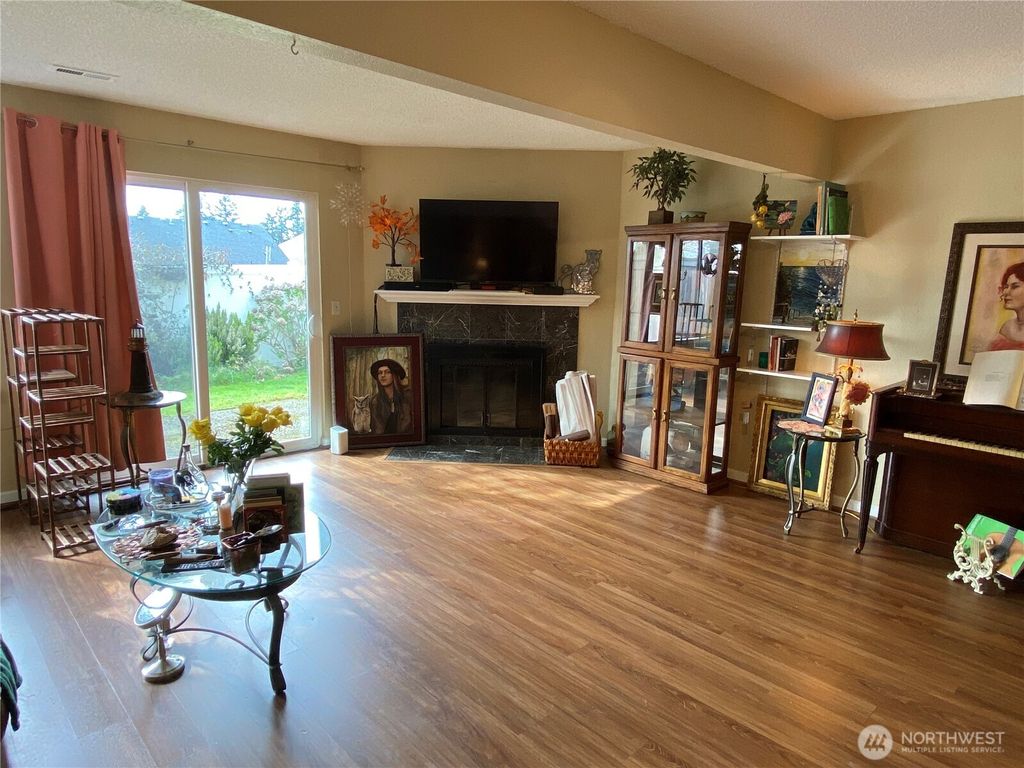 Photo of 321 SW 112th Street #202, Seattle, WA 98146 (MLS # 2357456)