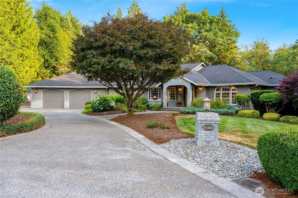 Photo of 21223 SE 215th Street, Maple Valley, WA 98038 (MLS # 2407201)