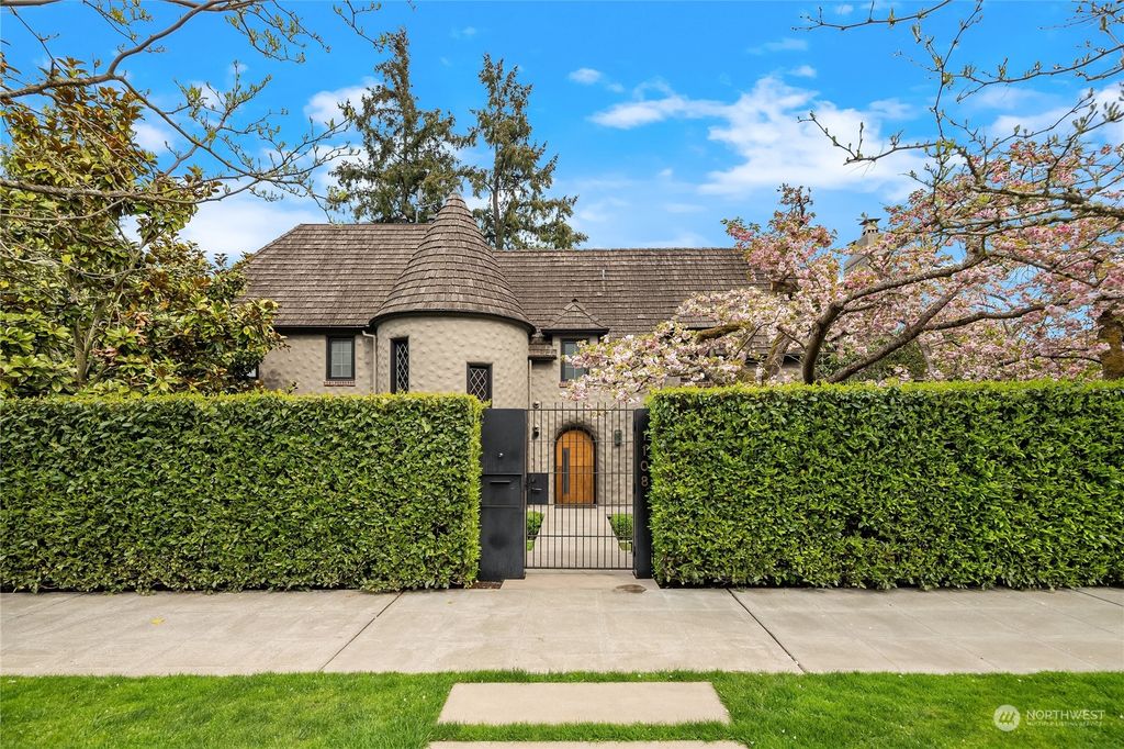 Photo of 1108 McGilvra Boulevard E, Seattle, WA 98112 (MLS # 2043378)