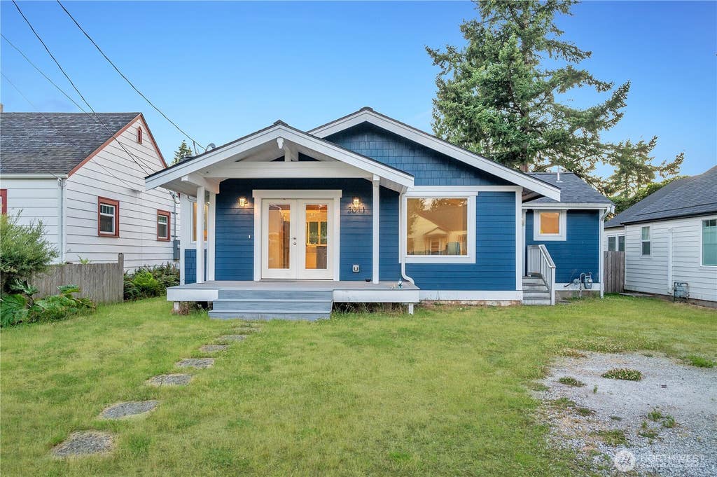 Photo of 3011 Elm Street, Bellingham, WA 98225 (MLS # 2563247)