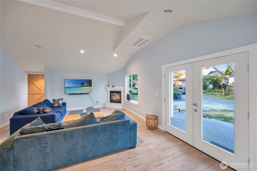 Photo of 3011 Elm Street, Bellingham, WA 98225 (MLS # 2563247)