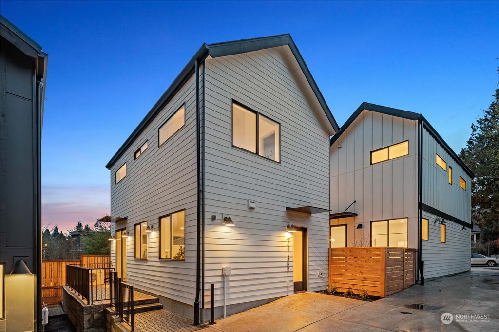 Photo of 214 B 29th Avenue E, Seattle, WA 98112 (MLS # 2041170)