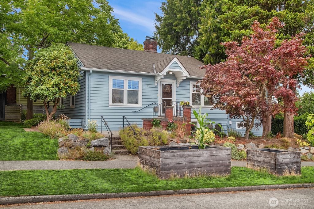 Photo of 814 NW 75th Street, Seattle, WA 98117 (MLS # 2420436)