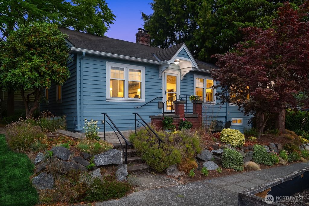 Photo of 814 NW 75th Street, Seattle, WA 98117 (MLS # 2420436)