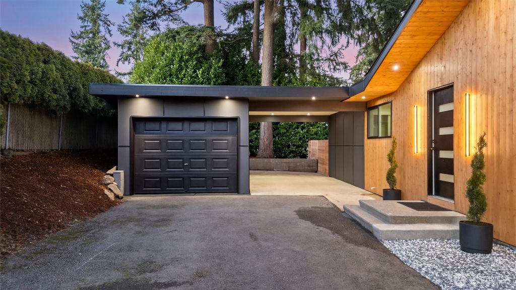 Photo of 508 S 145th St St, Burien, WA 98168 (MLS # 2464287)