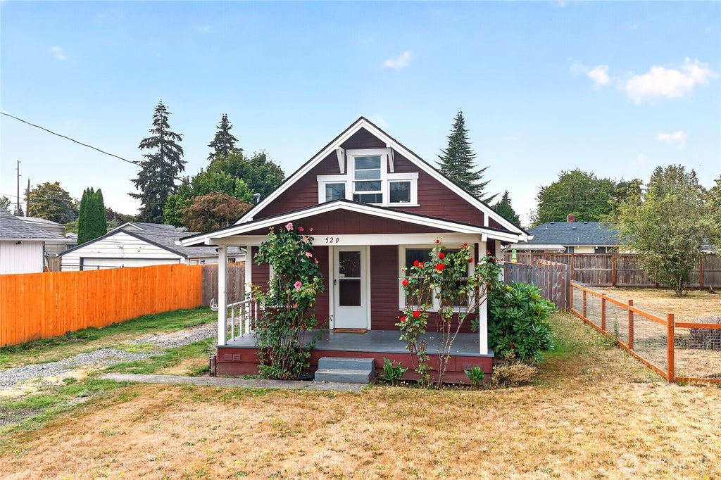 Photo of 520 12th Street SE, Puyallup, WA 98372 (MLS # 2576979)