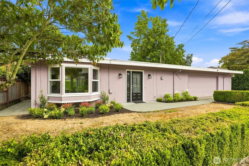 Photo of 8218 SE 36th Street, Mercer Island, WA 98040 (MLS # 2556984)