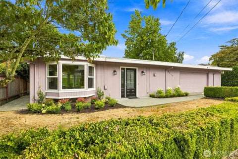 Photo of 8218 SE 36th Street, Mercer Island, WA 98040 (MLS # 2556984)