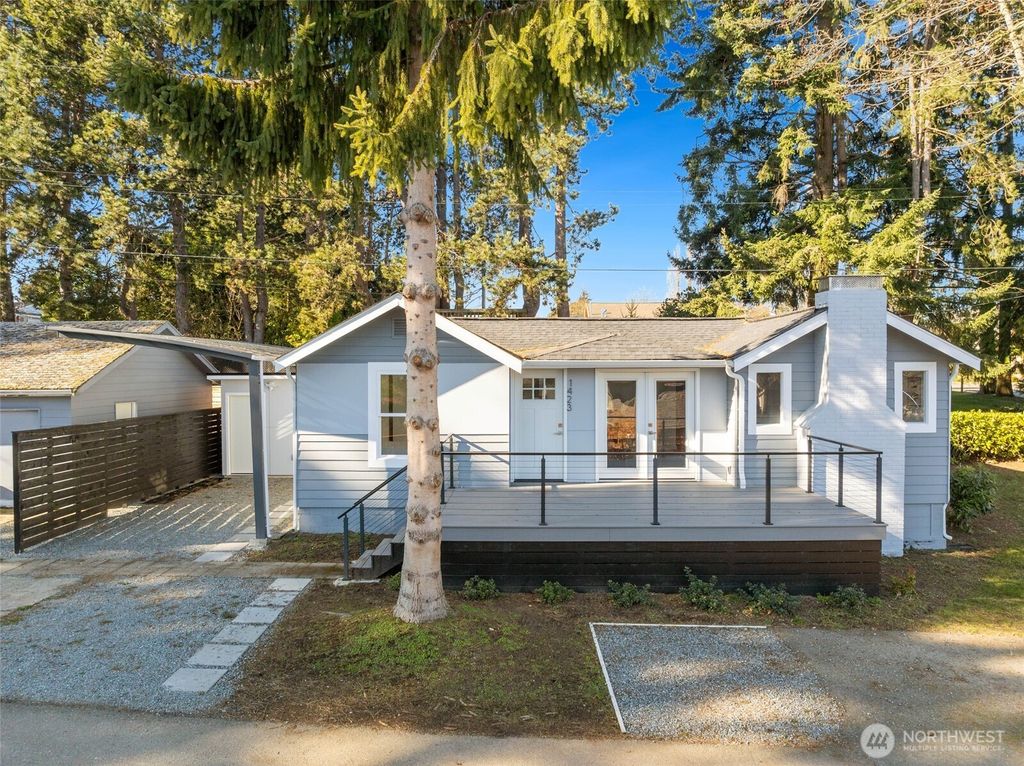Photo of 1423 SW 158th Street #1, Burien, WA 98166 (MLS # 2332521)