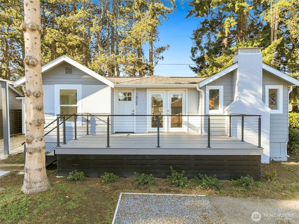 Photo of 1423 SW 158th Street #1, Burien, WA 98166 (MLS # 2332521)
