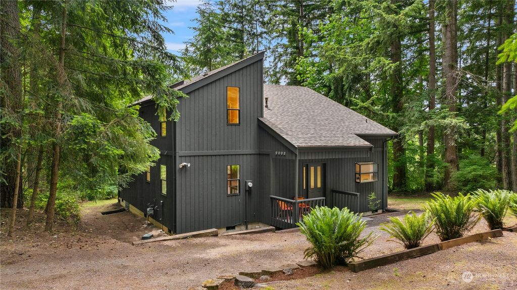 Photo of 2003 244th Avenue SE, Sammamish, WA 98075 (MLS # 2254074)