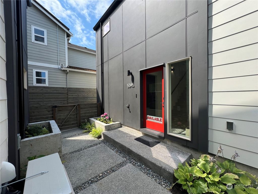 Photo of 5045 25th Avenue SW, Seattle, WA 98106 (MLS # 2269670)