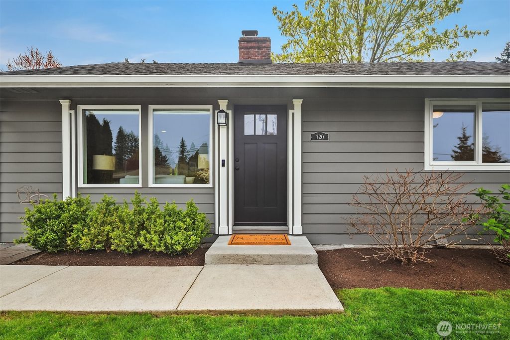 Photo of 720 View Ridge Drive, Everett, WA 98203 (MLS # 2510880)