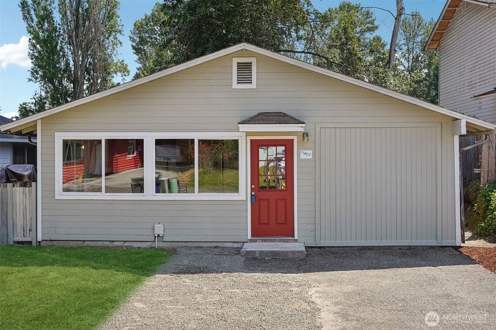 Photo of 11822 SE 318th Place, Auburn, WA 98092 (MLS # 2385485)