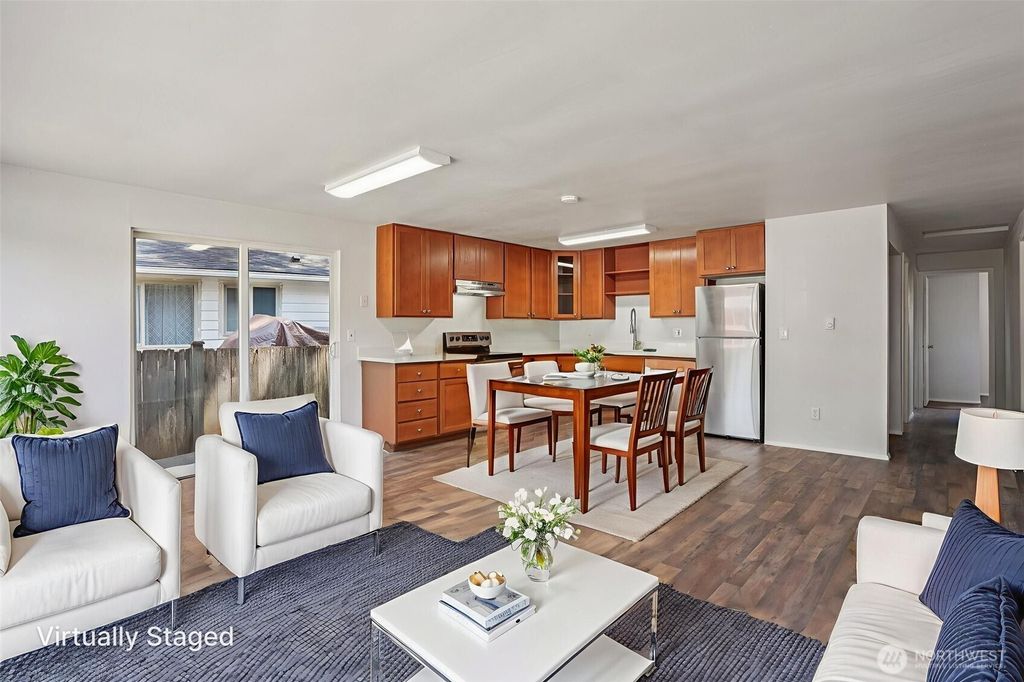 Photo of 11822 SE 318th Place, Auburn, WA 98092 (MLS # 2385485)