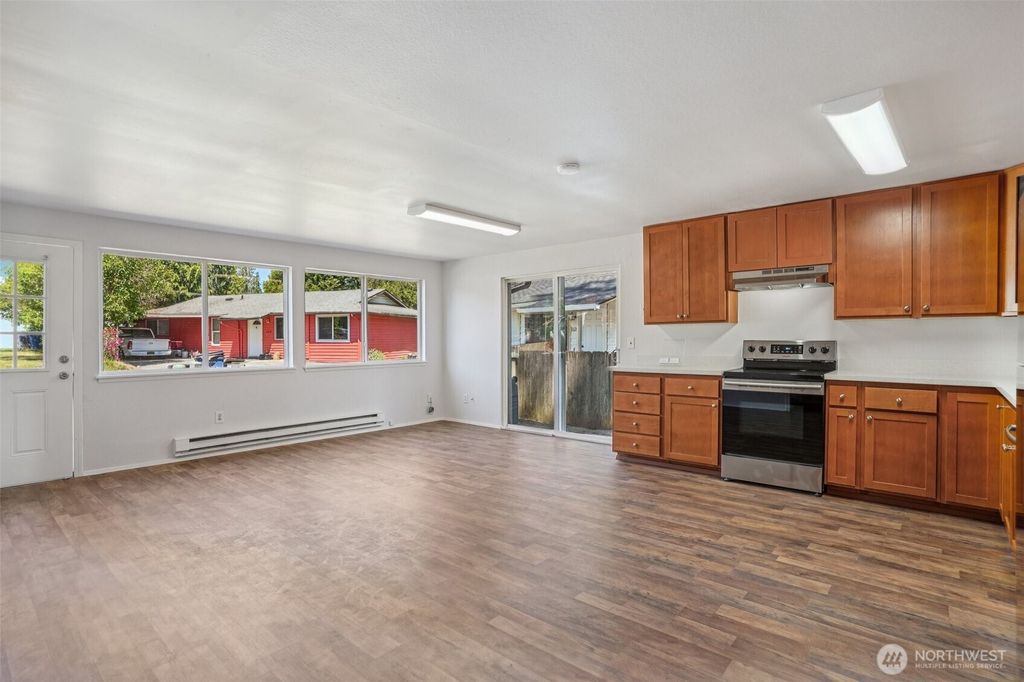 Photo of 11822 SE 318th Place, Auburn, WA 98092 (MLS # 2385485)