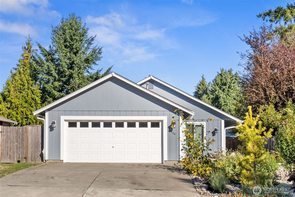 Photo of 1424 11th Avenue SW, Olympia, WA 98502 (MLS # 2443663)