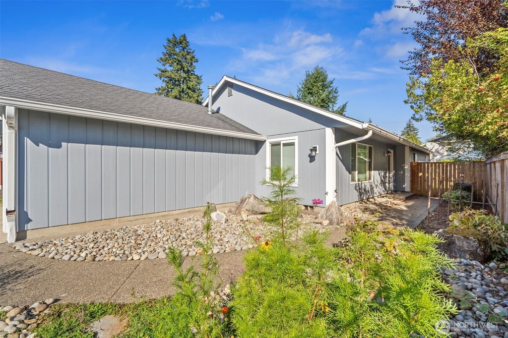 Photo of 1424 11th Avenue SW, Olympia, WA 98502 (MLS # 2443663)