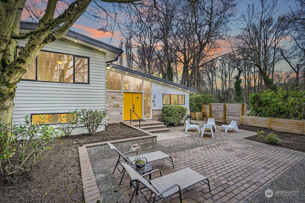Photo of 3718 NE 41st Street, Seattle, WA 98105 (MLS # 2324261)