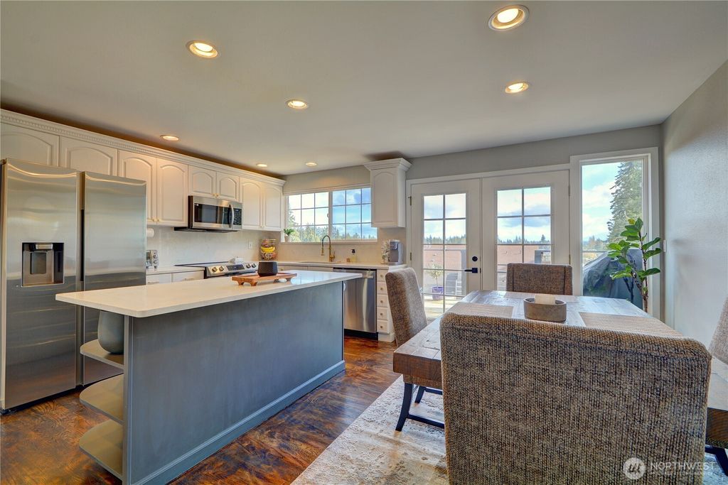 Photo of 16111 Meadow Road, Lynnwood, WA 98087 (MLS # 2339928)