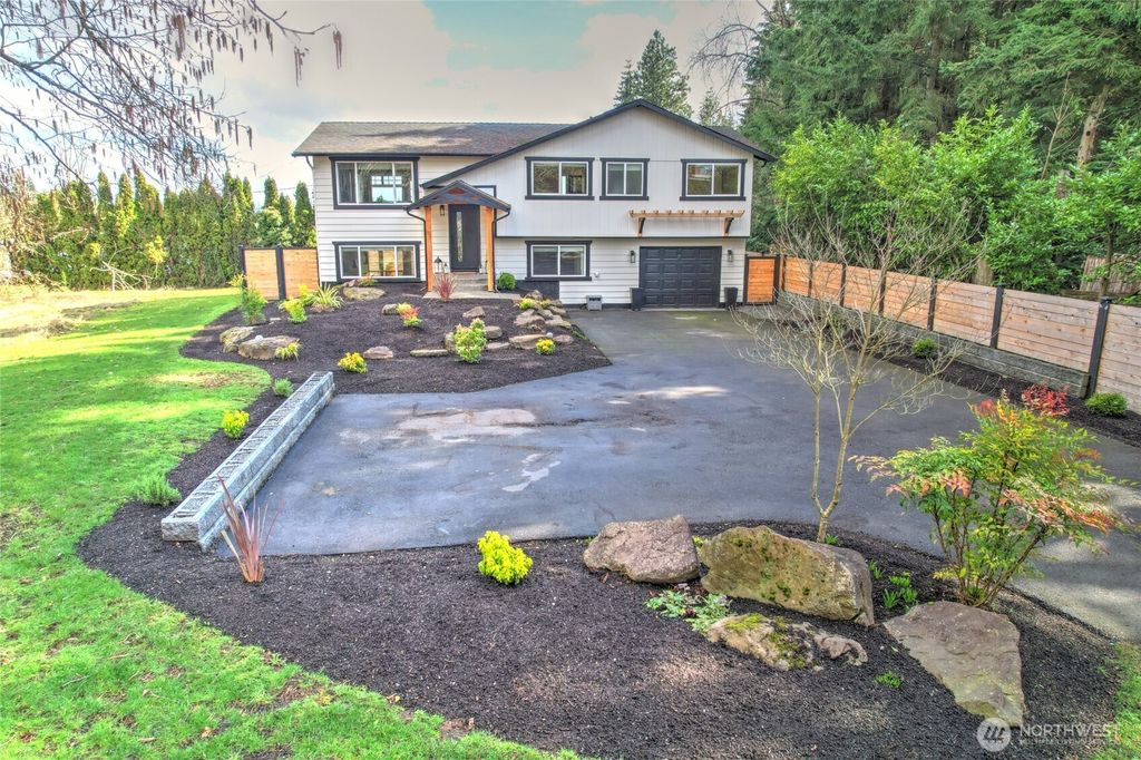 Photo of 16111 Meadow Road, Lynnwood, WA 98087 (MLS # 2339928)