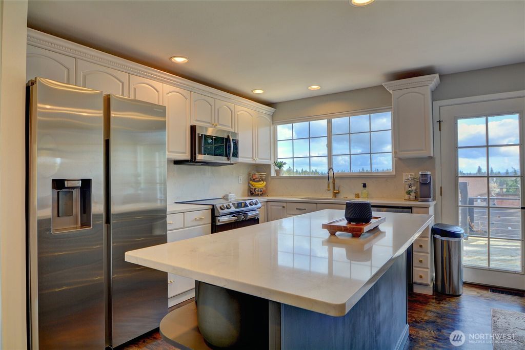 Photo of 16111 Meadow Road, Lynnwood, WA 98087 (MLS # 2339928)